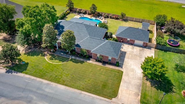 108 Cambridge Place, England, AR 72406