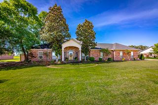 108 Cambridge Place, England, AR 72406