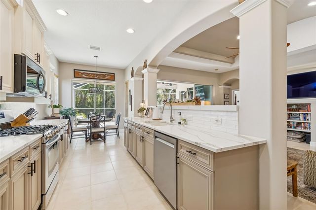 10413 APPLECROSS LANE, Tampa, FL 33626