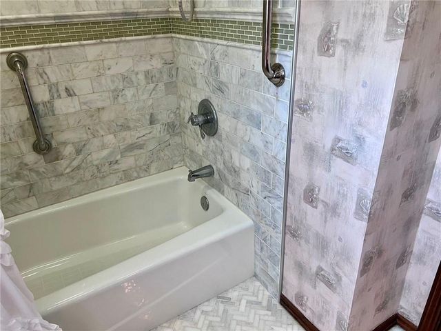 1216 W 4th Street, Coffeyville, KS 67337