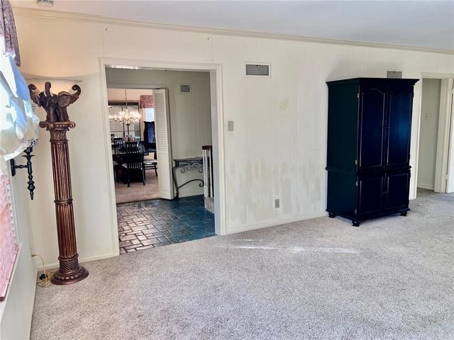 1216 W 4th Street, Coffeyville, KS 67337