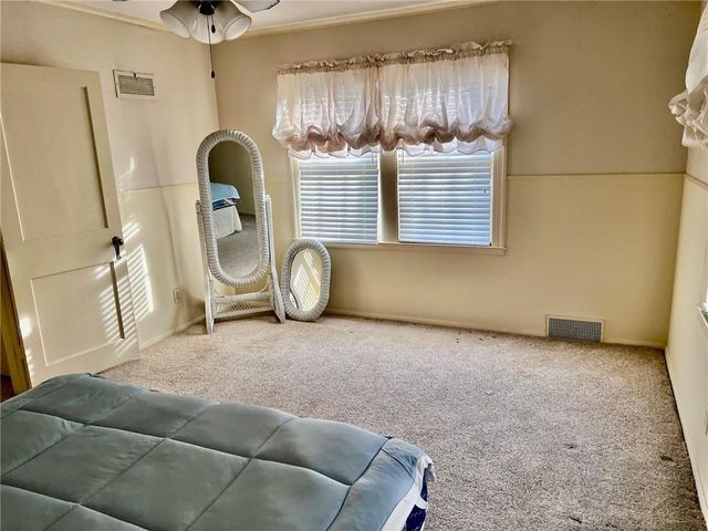 1216 W 4th Street, Coffeyville, KS 67337