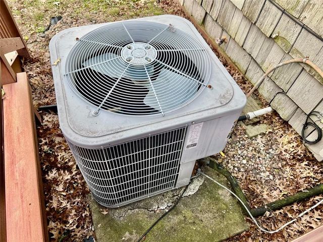 1216 W 4th Street, Coffeyville, KS 67337