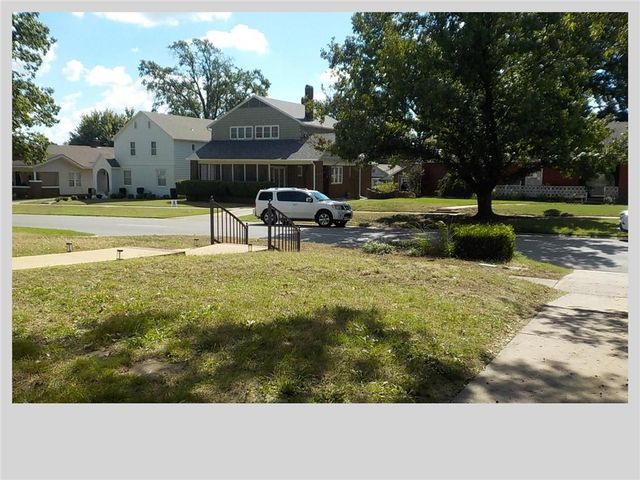 1216 W 4th Street, Coffeyville, KS 67337