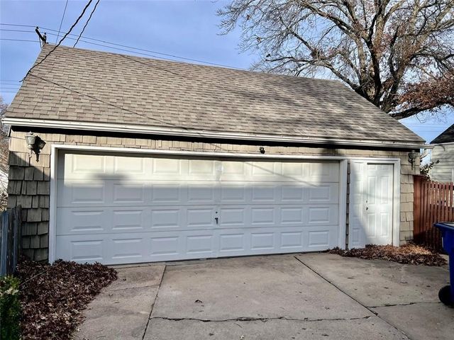 1216 W 4th Street, Coffeyville, KS 67337