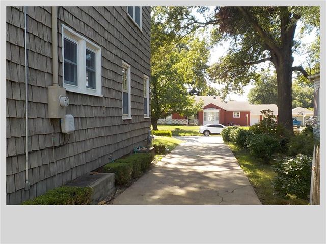 1216 W 4th Street, Coffeyville, KS 67337