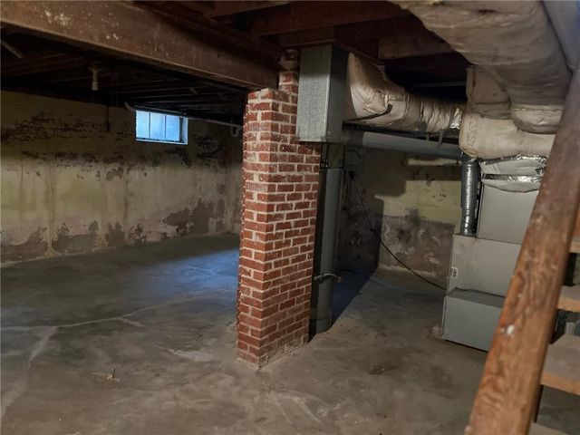 1216 W 4th Street, Coffeyville, KS 67337