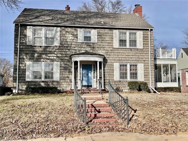 1216 W 4th Street, Coffeyville, KS 67337