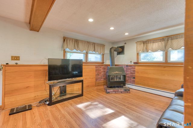 1128 Poqunock Avenue, Windsor, CT 06095