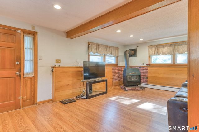 1128 Poqunock Avenue, Windsor, CT 06095