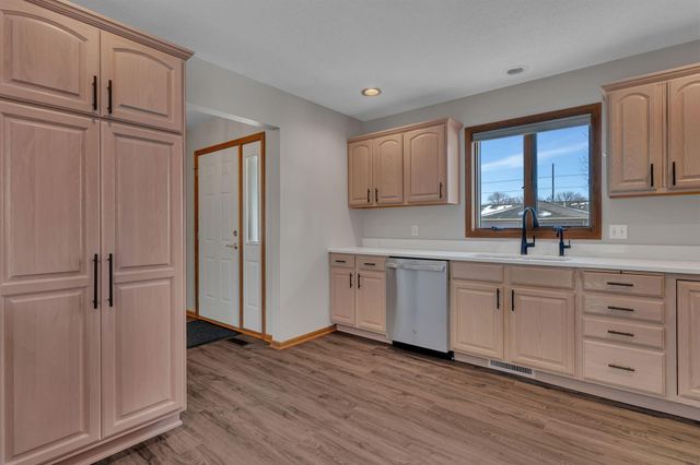 2608 10th Street SW, Willmar, MN 56201