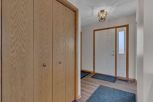 2608 10th Street SW, Willmar, MN 56201
