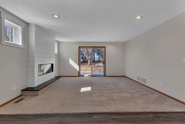 2608 10th Street SW, Willmar, MN 56201