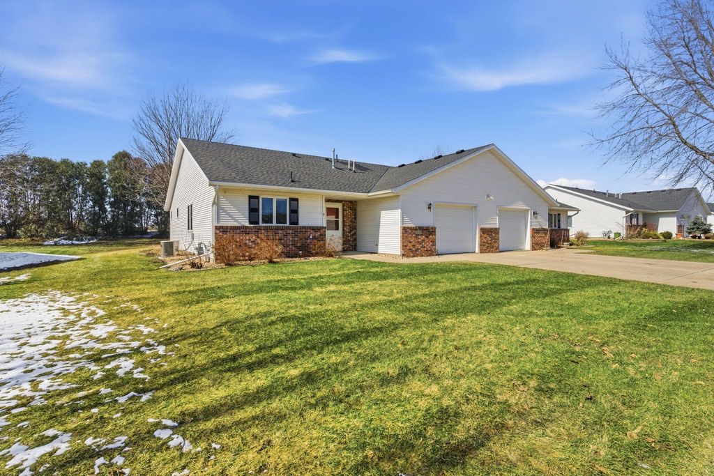 2608 10th Street SW, Willmar, MN 56201