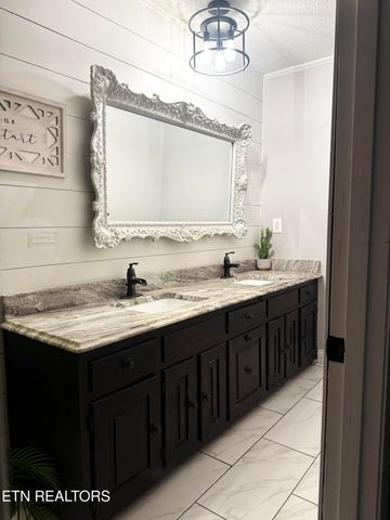 136 McClellan Rd, Madisonville, TN 37354