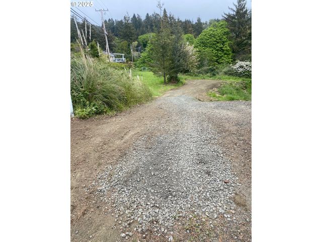 67482 E BAY Rd, North Bend, OR 97459