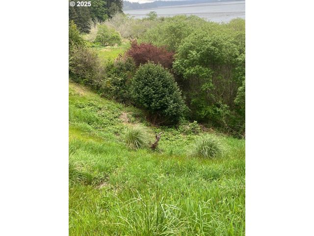 67482 E BAY Rd, North Bend, OR 97459