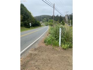 67482 E BAY Rd, North Bend, OR 97459