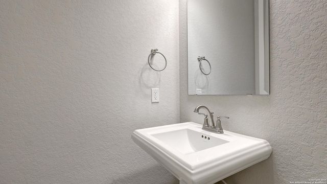 187 Hillside Park, San Antonio, TX 78253