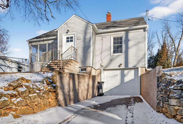 1336 Florence Avenue, Clinton, IA 52732