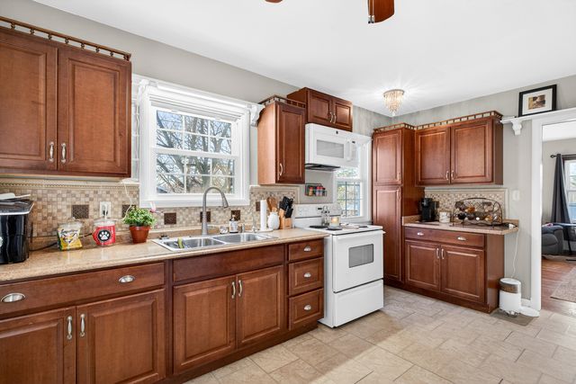 1336 Florence Avenue, Clinton, IA 52732