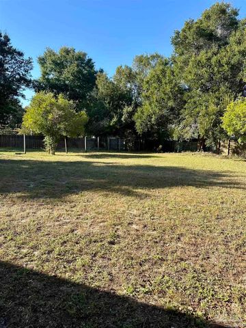 10714 Silver Creek Dr, Pensacola, FL 32506