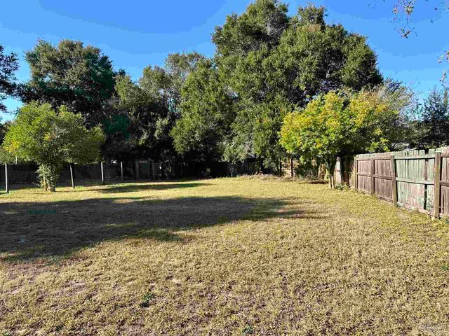 10714 Silver Creek Dr, Pensacola, FL 32506