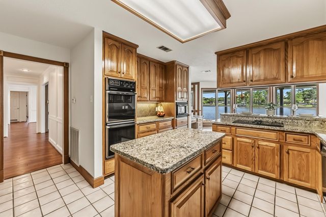 2008 Wickersham Drive, Huntsville, TX 77340