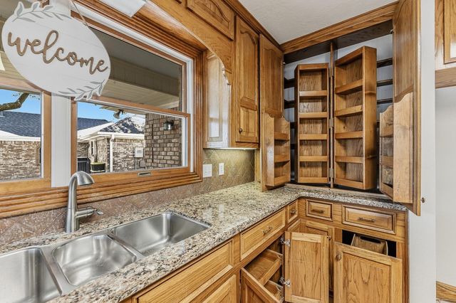 2008 Wickersham Drive, Huntsville, TX 77340