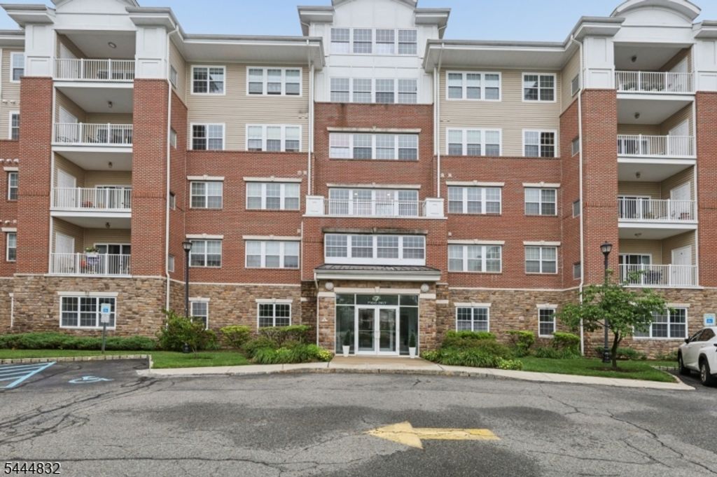 7118 Warrens Way 118, Wanaque Boro, NJ 07465 — photo 2