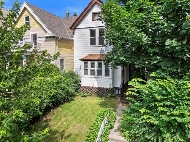 3272 N Bartlett AVENUE #A, Milwaukee, WI 53211