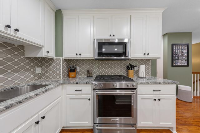 286 W Eagle Lake Drive, Maple Grove, MN 55369