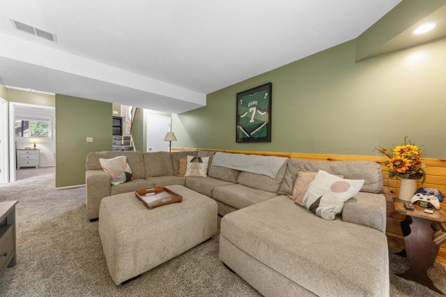 286 W Eagle Lake Drive, Maple Grove, MN 55369
