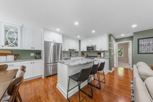 286 W Eagle Lake Drive, Maple Grove, MN 55369