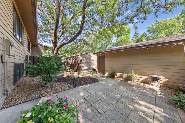 286 W Eagle Lake Drive, Maple Grove, MN 55369