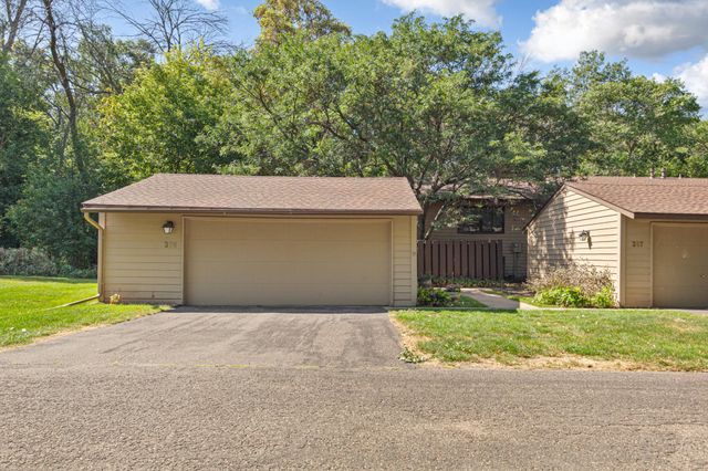 286 W Eagle Lake Drive, Maple Grove, MN 55369