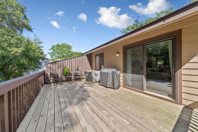 286 W Eagle Lake Drive, Maple Grove, MN 55369