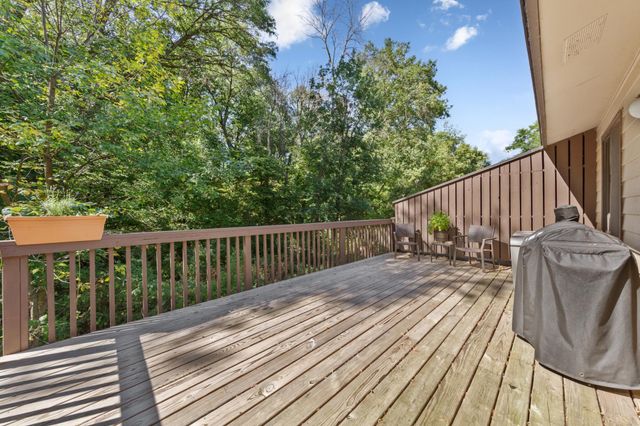 286 W Eagle Lake Drive, Maple Grove, MN 55369