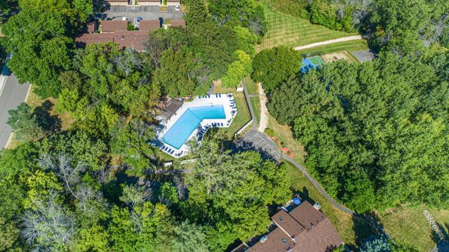 286 W Eagle Lake Drive, Maple Grove, MN 55369