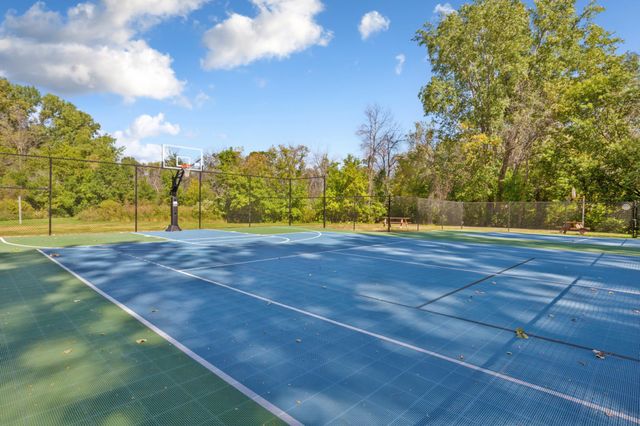 286 W Eagle Lake Drive, Maple Grove, MN 55369