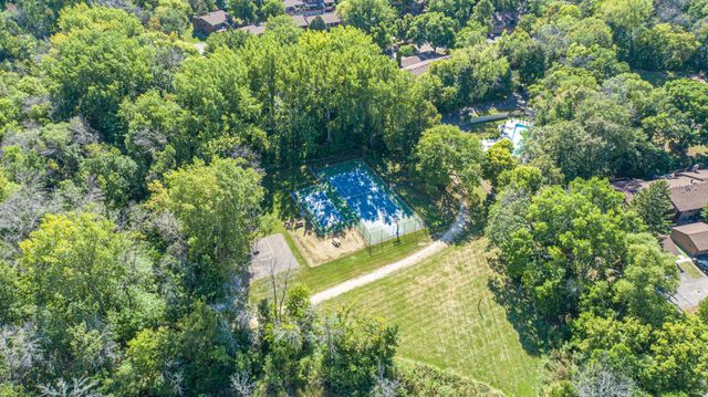 286 W Eagle Lake Drive, Maple Grove, MN 55369
