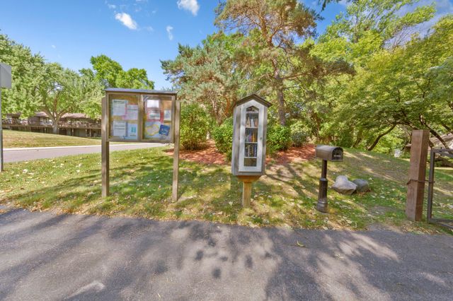 286 W Eagle Lake Drive, Maple Grove, MN 55369
