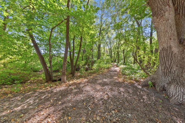 286 W Eagle Lake Drive, Maple Grove, MN 55369