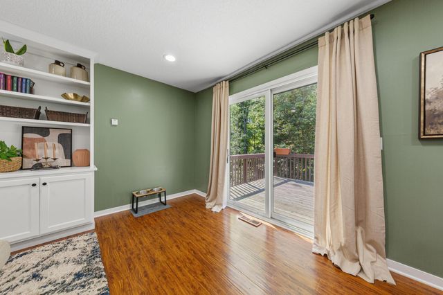 286 W Eagle Lake Drive, Maple Grove, MN 55369