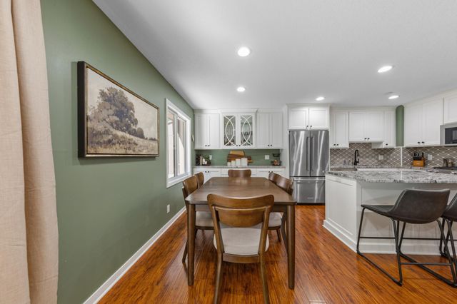 286 W Eagle Lake Drive, Maple Grove, MN 55369