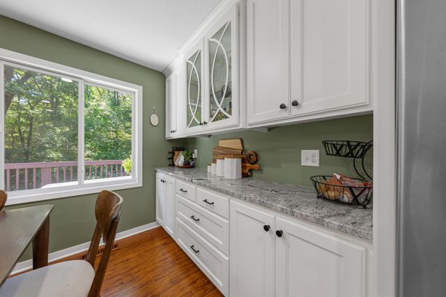 286 W Eagle Lake Drive, Maple Grove, MN 55369