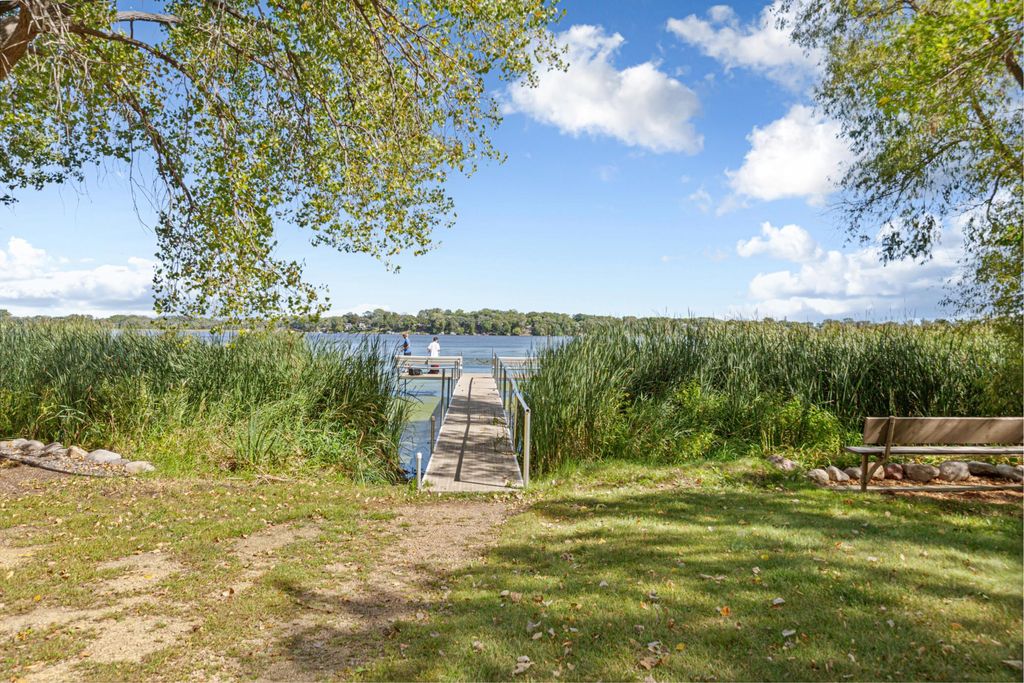 286 W Eagle Lake Drive, Maple Grove, MN 55369