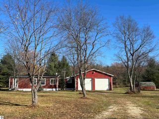 8414 NE Besaw Road, Mancelona, MI 49659