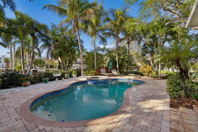 4909 W SPRING LAKE DRIVE, Tampa, FL 33629