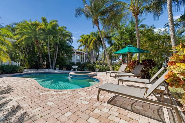 4909 W SPRING LAKE DRIVE, Tampa, FL 33629